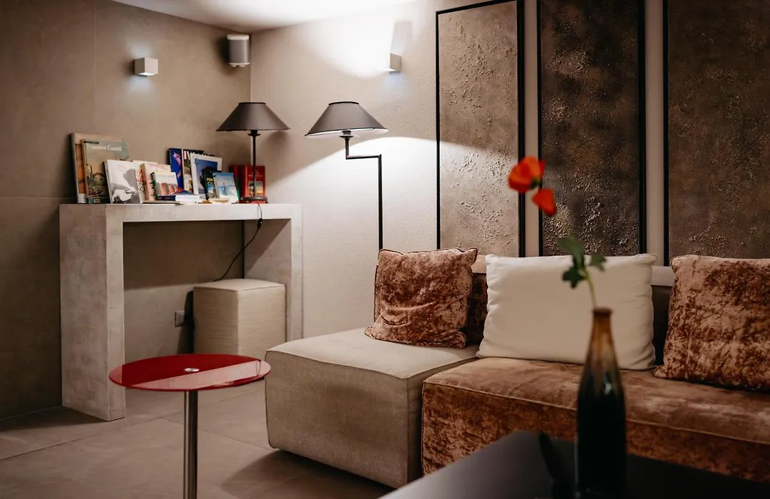 Room 230 Roma Luxury Suites-1