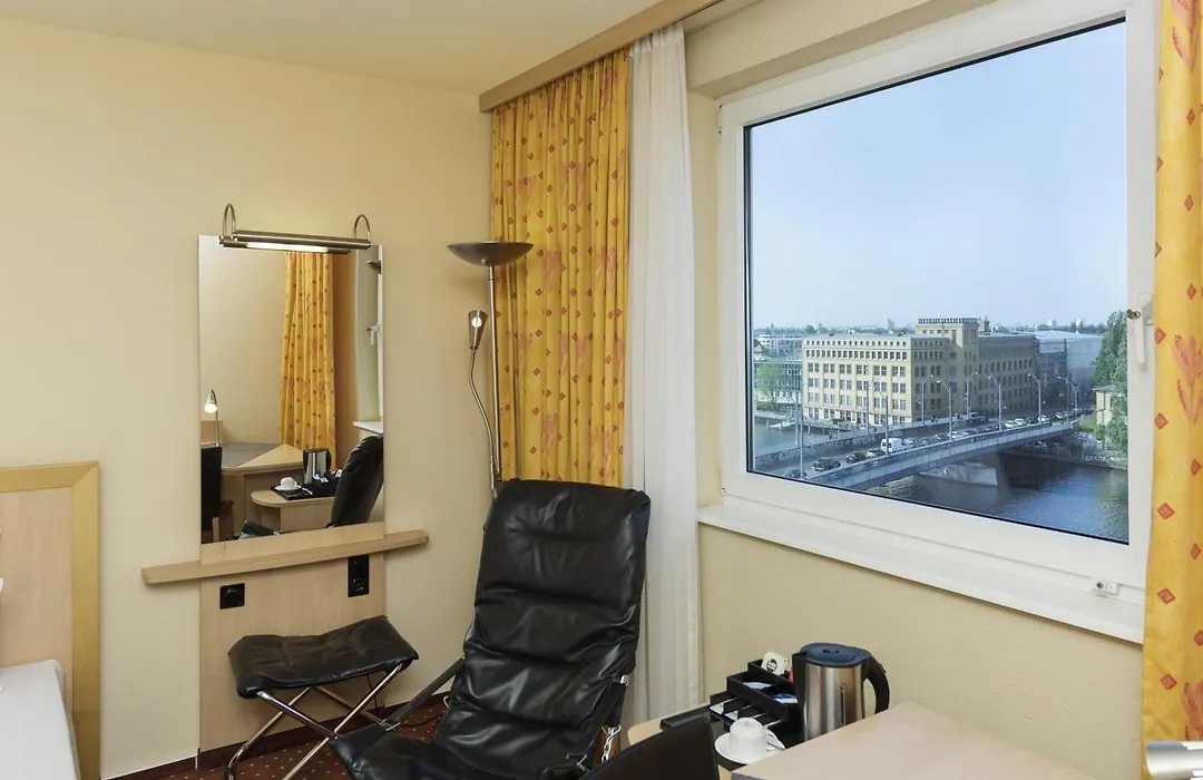 Ibis Styles Berlin Treptow-1