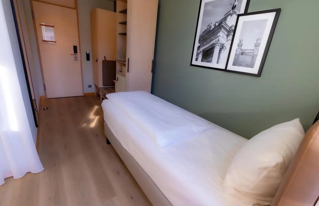 Hotel Bleibtreu Berlin By Golden Tulip-1