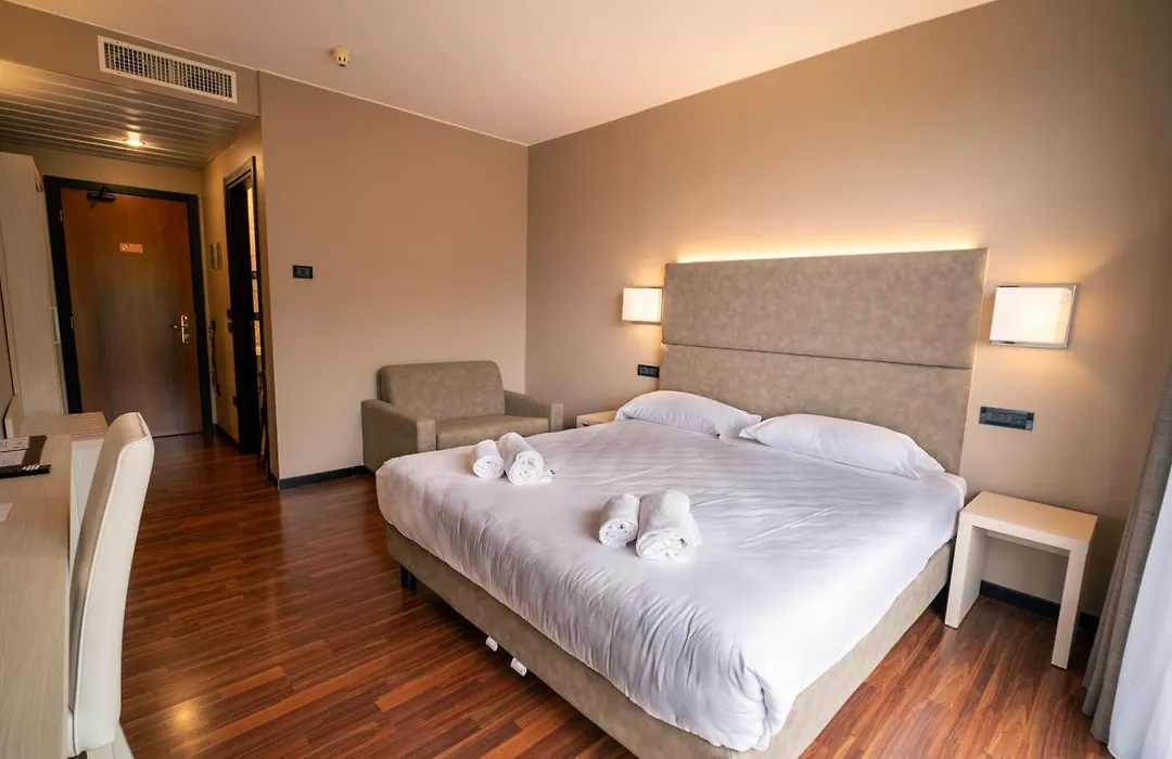 Yachting Hotel Mistral-1