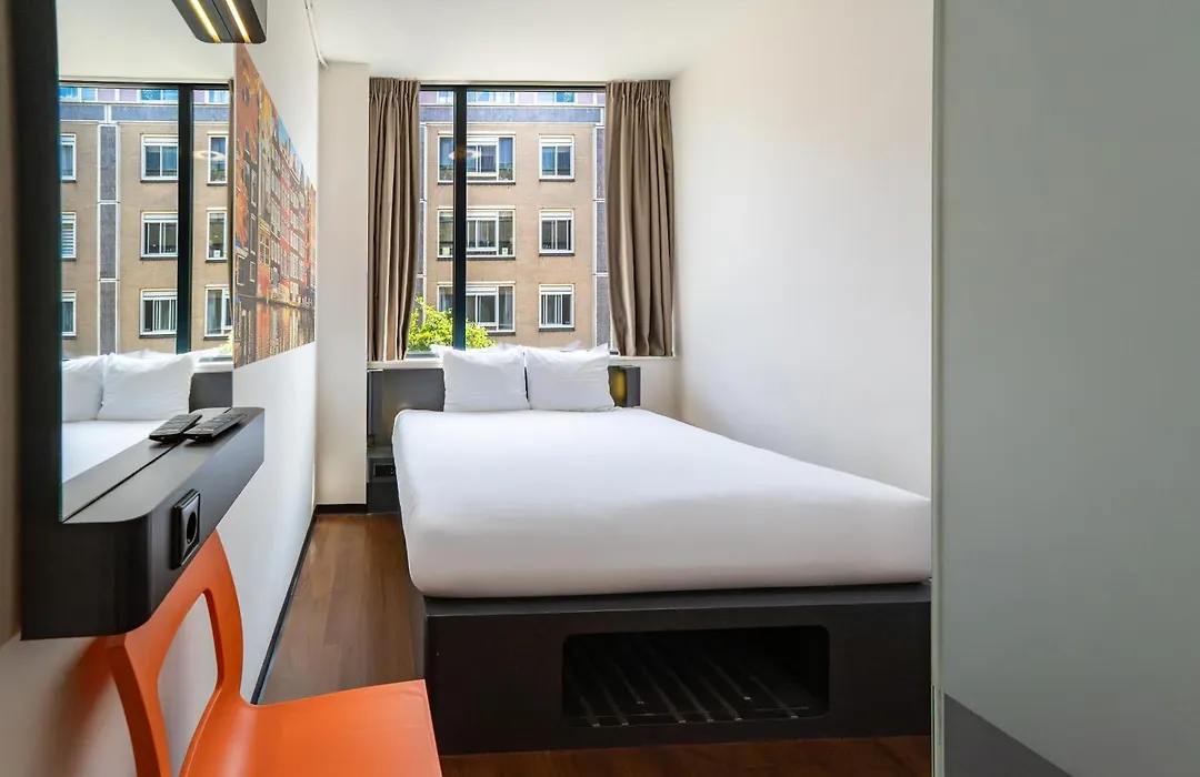 Easyhotel Amsterdam City Centre South-1