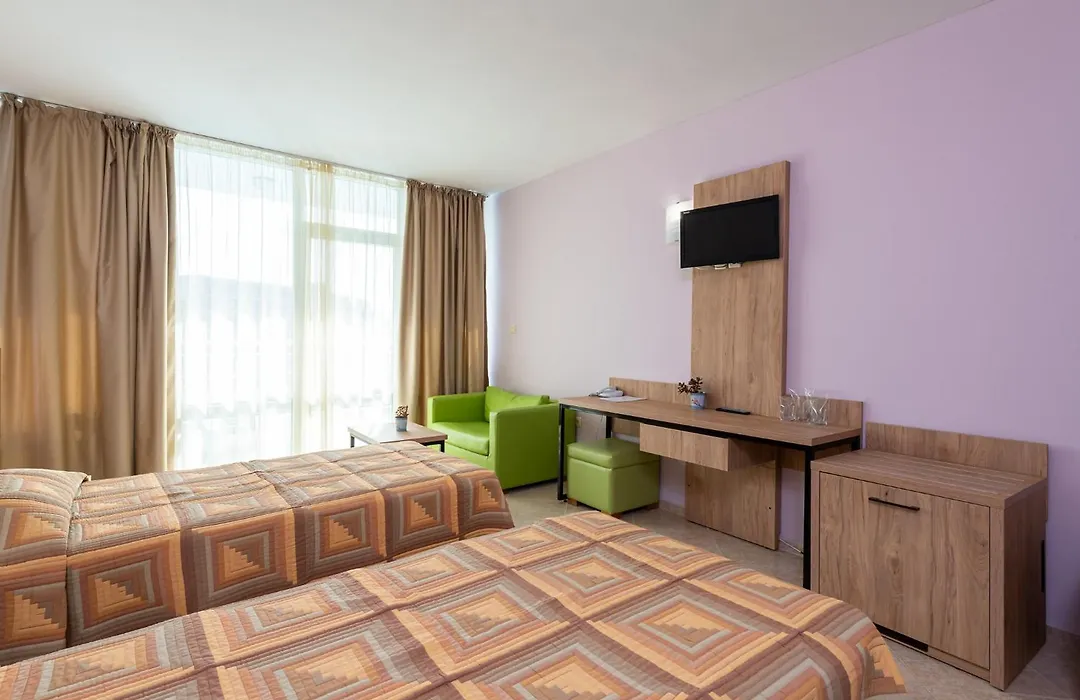 Ivana Palace Hotel - Free Parking-1
