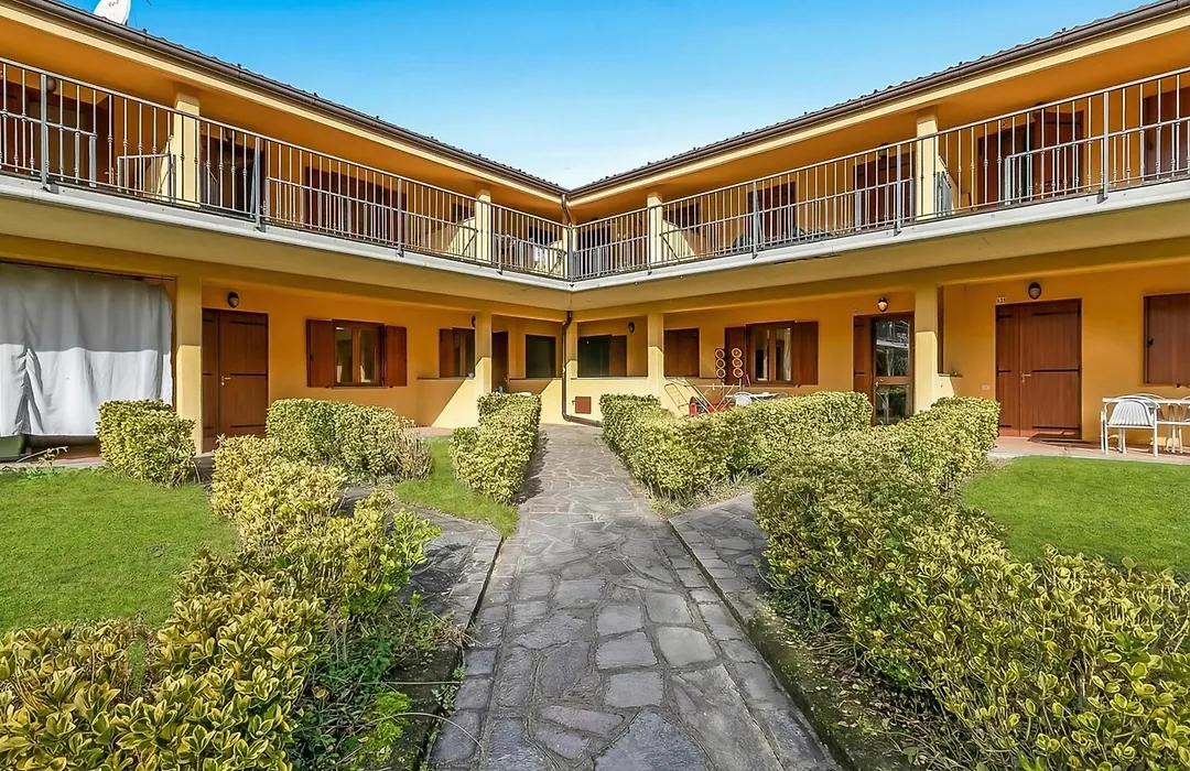 Residence La Perla With Shared Pool-1