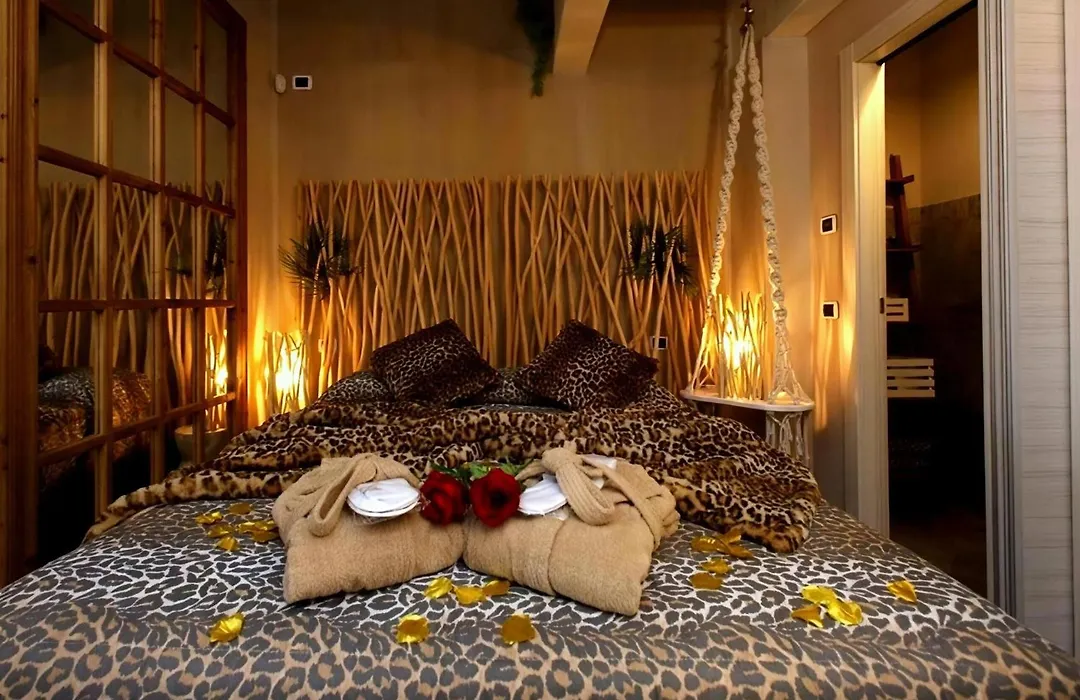 BELLAVISTA EXCLUSIVE B&B in zona centrale con piscina riscaldata-Jacuzzi vista lago LA COLAZIONE viene servita in una pasticceria rinomata ed esclusiva esterna alla struttura-1