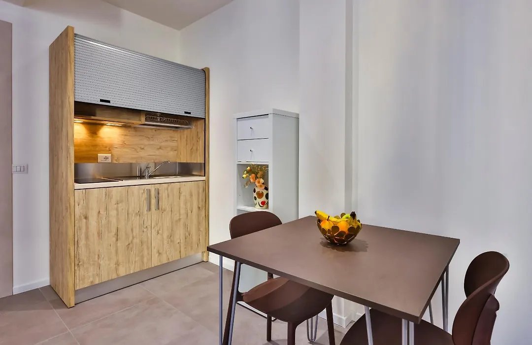 Apho Apartment Hotel-1