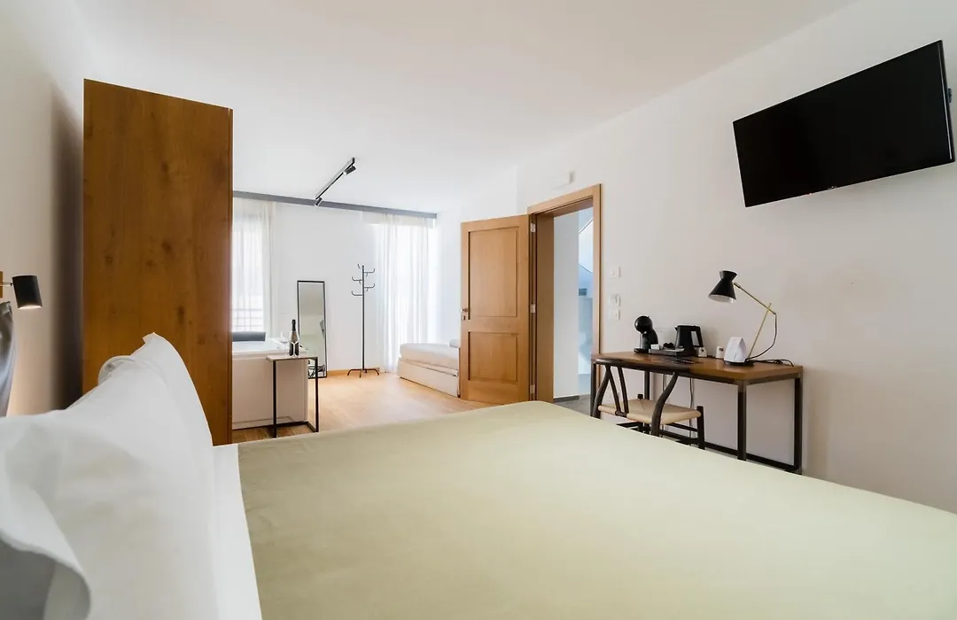 Glass House - Smart Rooms & Parking-1