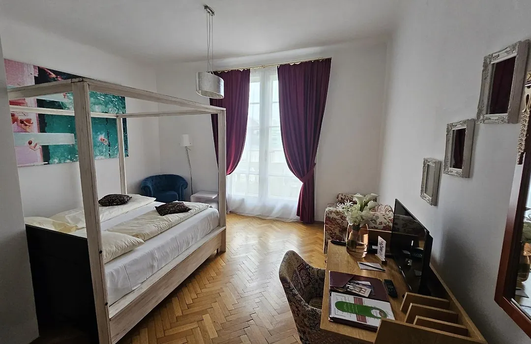 Hotel Pension Museum-1