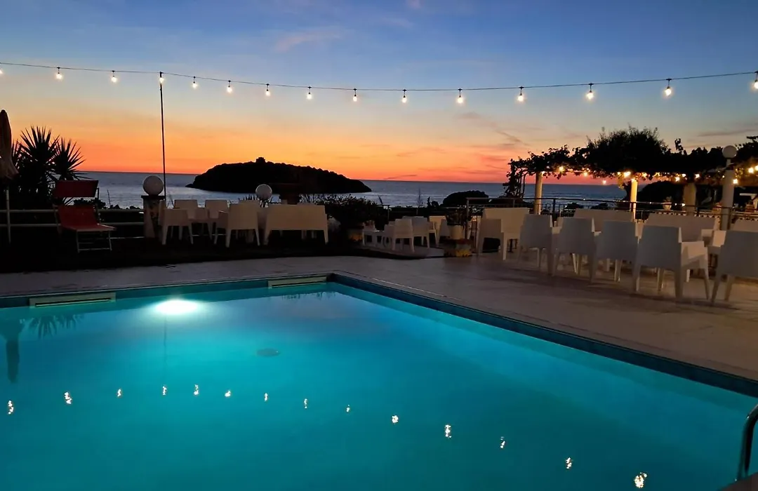 Hotel Cristina-1