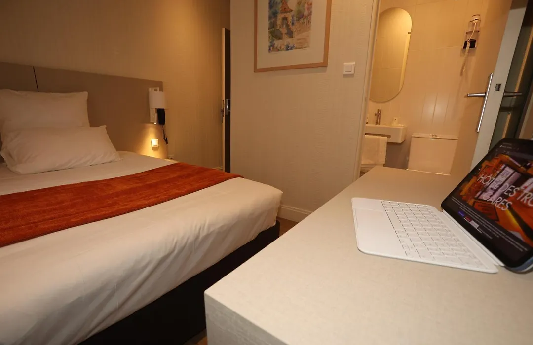 Hotel Des Trois Gares-1