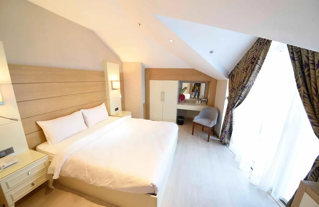 Le Mirage Hotel-1