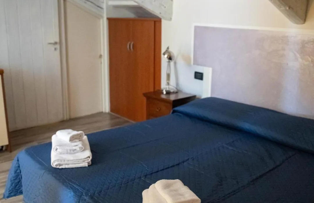 V Nice Rooms-1