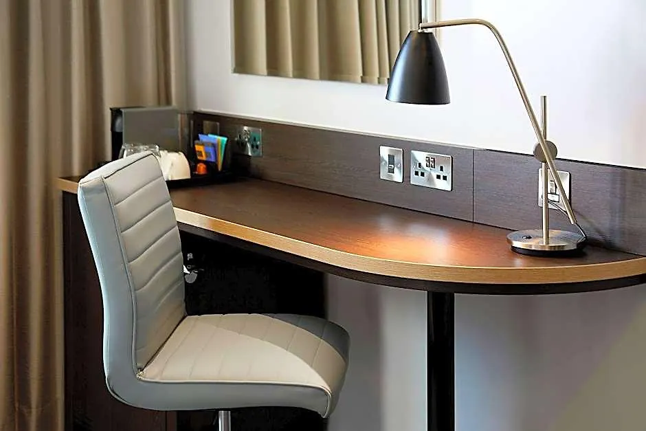 Premier Inn London Bank-1