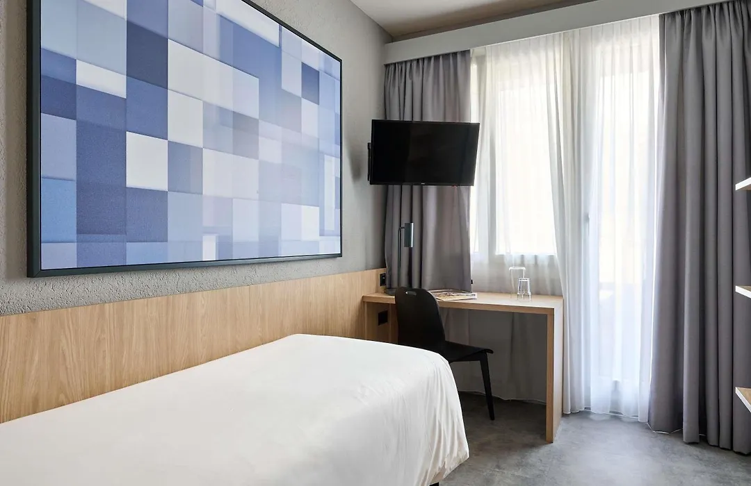 Ibis Chur-1