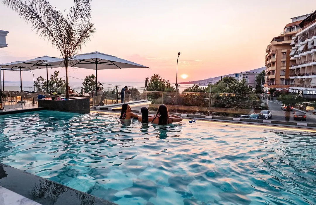 Hotel Oasis-1