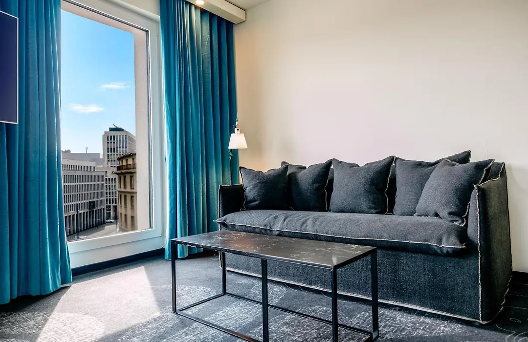 Motel One Frankfurt-Roemer-1