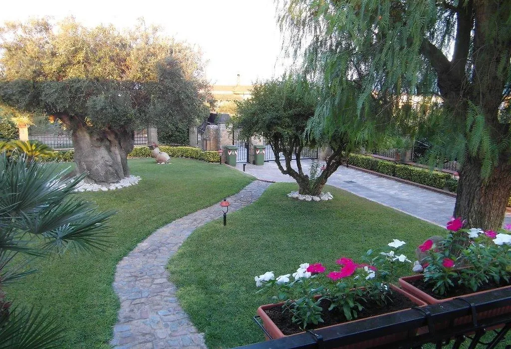 B&B Villa Lura Pompei-1