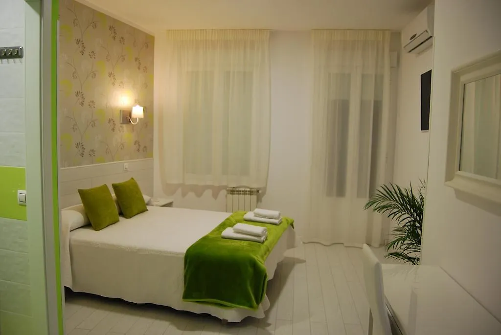 Hostal Petite Maman-1