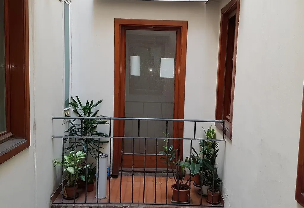 B&B Porto Vecchio ROOMS - Stazione Centrale Trieste-1