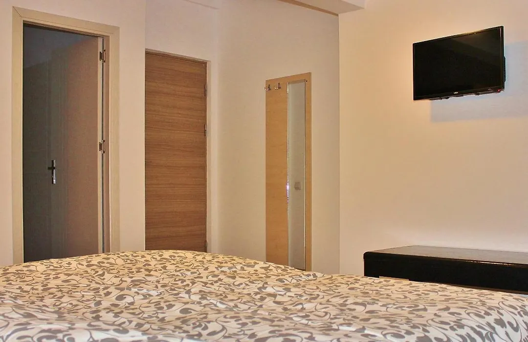Central Guesthouse (Adults Only)-1