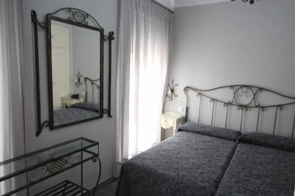 Hostal Roma-1