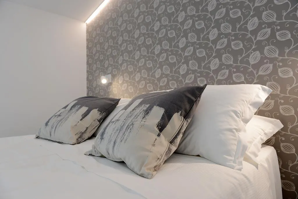 Miramed Rooms-1