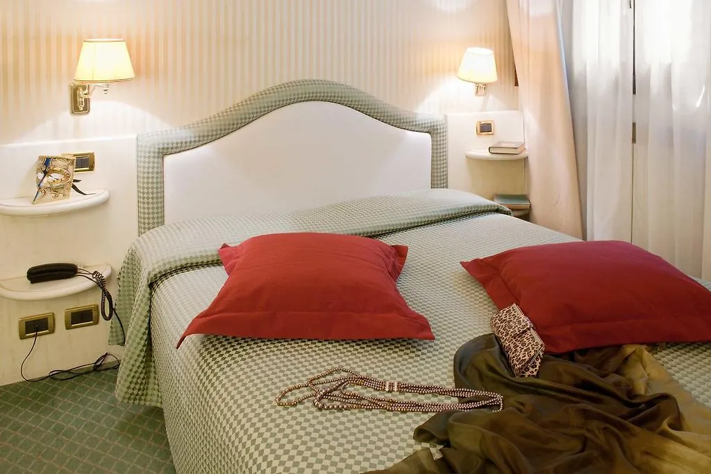 Ih Hotels Venezia Salute Palace (Adults Only)-1