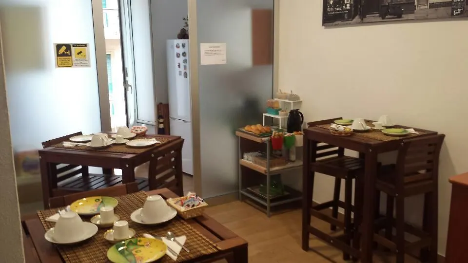 Bed & Breakfast Travellers-1