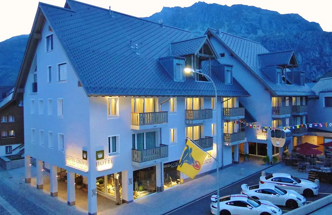 Hotel Crown-1