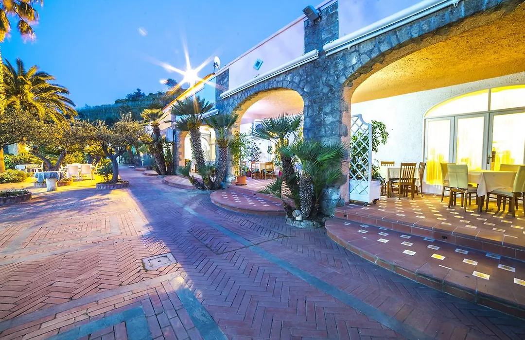 Hotel Carlo Magno-1