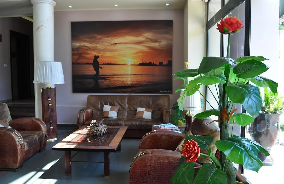 Tropikal Bungalows-1