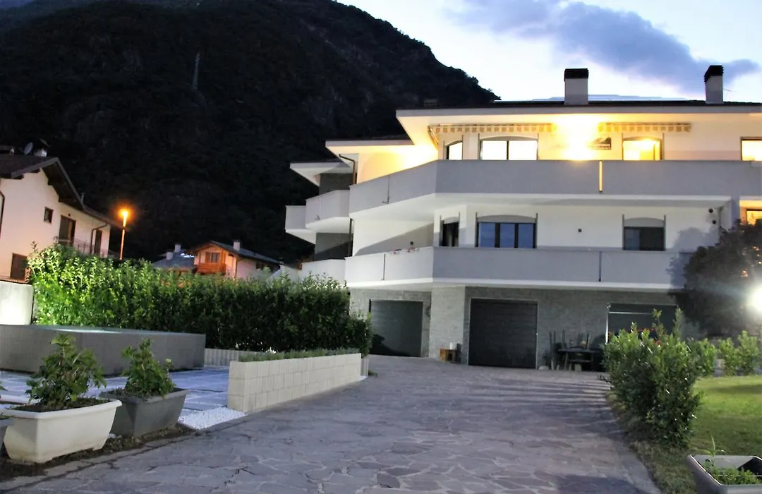AFFITTACAMERE VALCHIAVENNA - Foresteria Lombarda con PARCHEGGIO PRIVATO SUL POSTO! Apprezzata Gestione Familiare dal 2012, Qualità-Prezzo TOP! Guest-House with PRIVATE PARKING ON SITE! Appreciated Family Management since 2012, Quality-Price TOP!-1