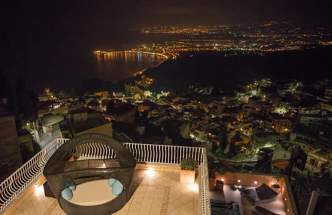 Villa Le Terrazze Charming Rooms-1