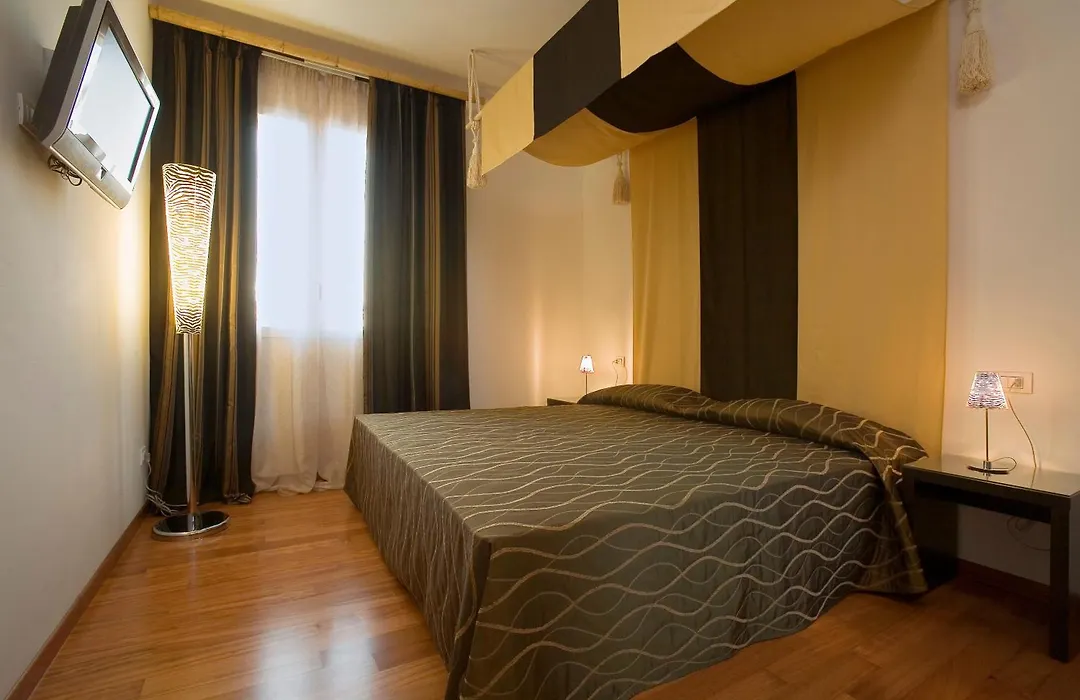 Card International Hotel-1