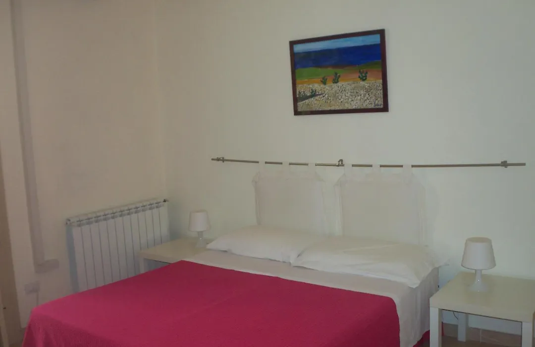 B&B Caravaggio Basic Rooms Near Ortigia-1