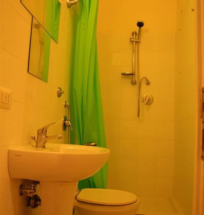 Art In Accommodation-1