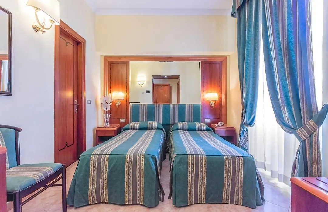 Raeli Hotel Lux-1
