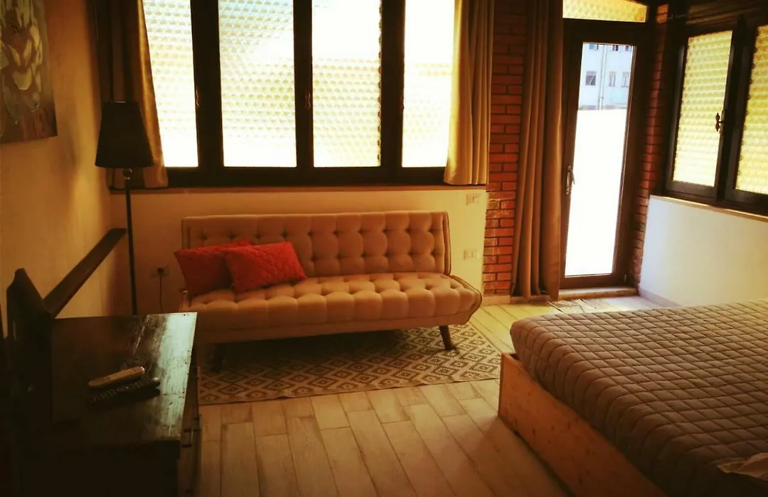 Amelia Apts & Rooms-1
