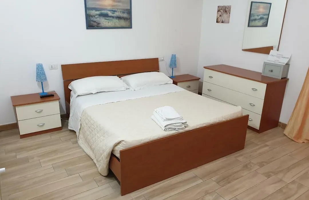 Guest House Tra Rocce E Mare-1