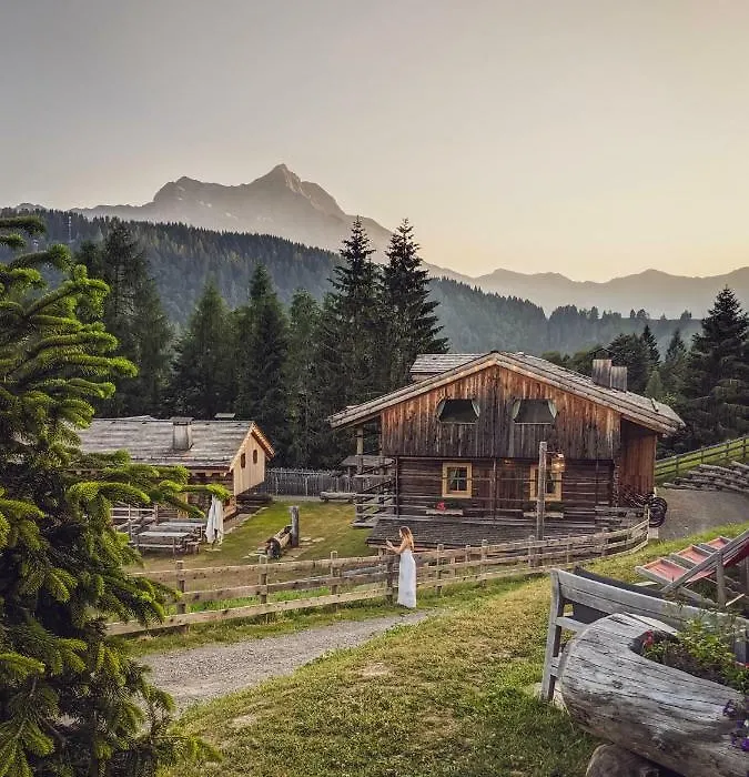 Chalet-Hotel Borgo Eibn Mountain Lodge, The Originals Relais-1
