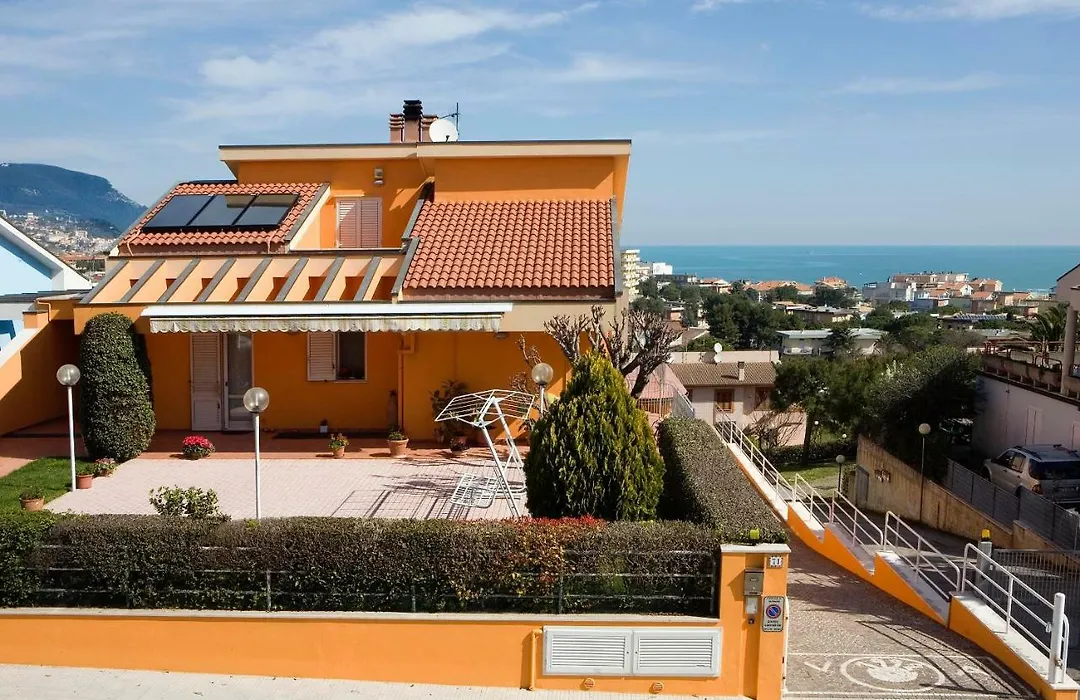 La Perla Del Conero Affittacamere-1