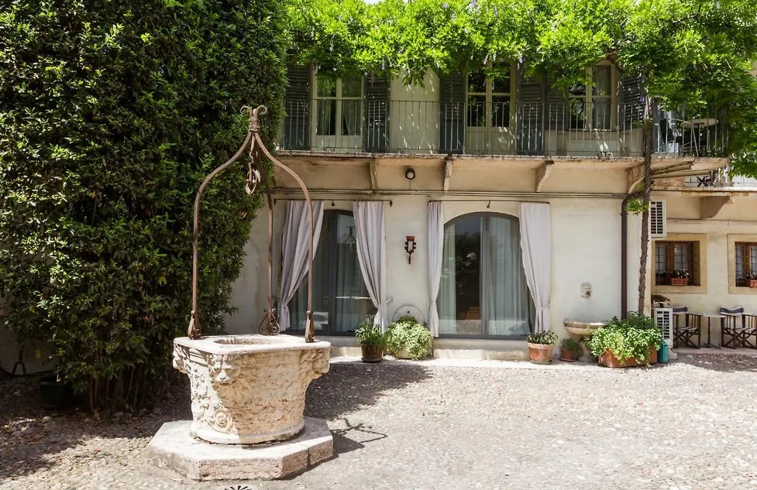 Palazzo Fracastoro-1