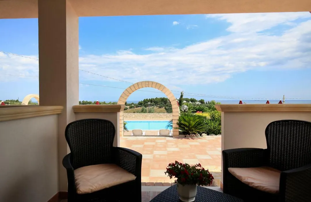 B&B Hibiscus-1