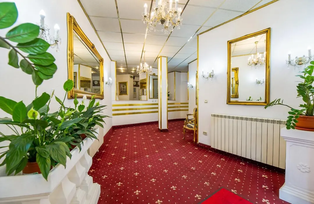 Hotel Carpati Imparatul Romanilor-1
