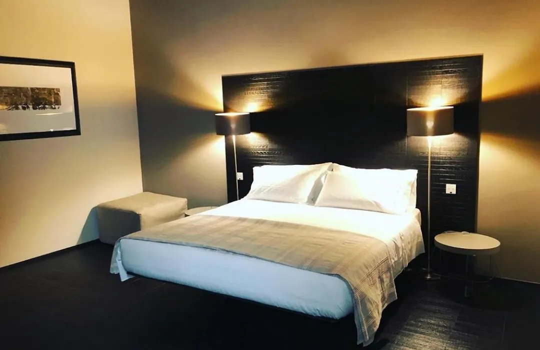 Salina Luxury Suites-1
