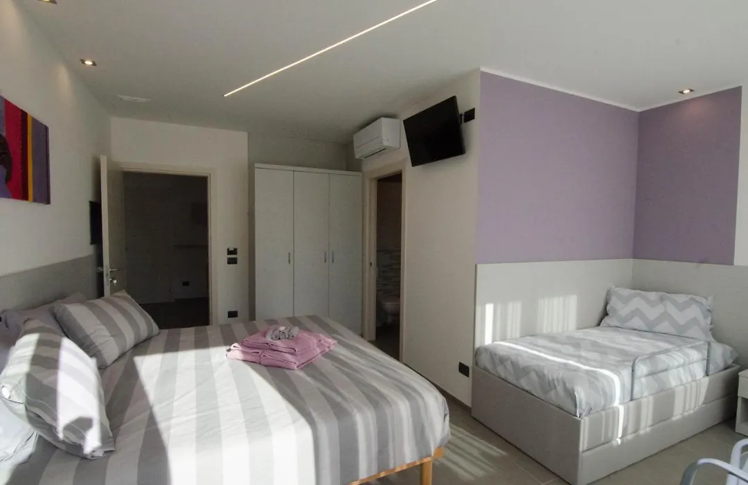 Varese Comfort Room-1