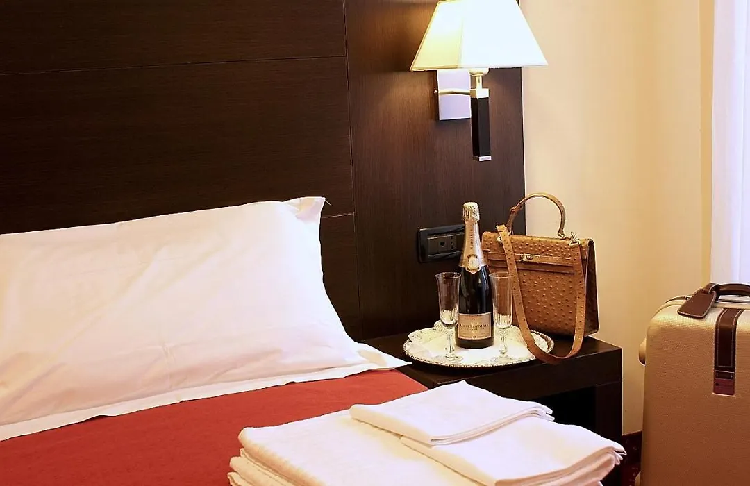 Hotel Versailles-1