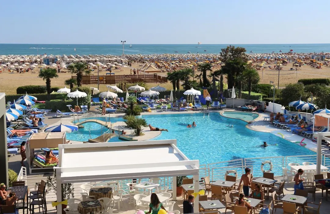Majestic Beach Hotel & Wellness-1