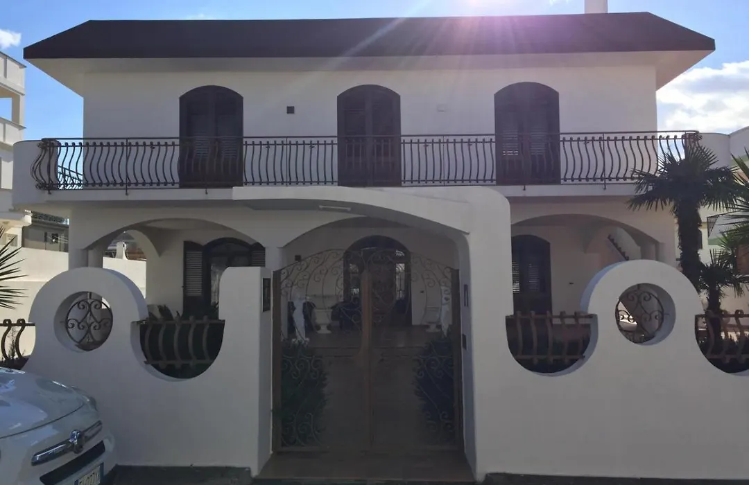 B&B Black-And-White-1