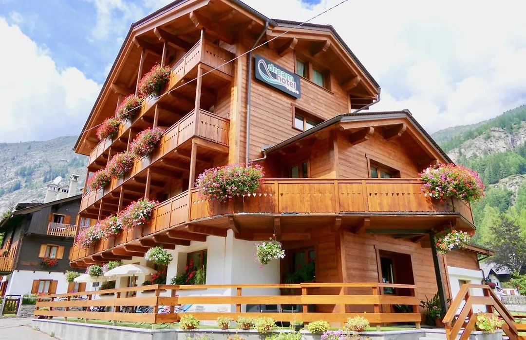 Dream Hotel-1
