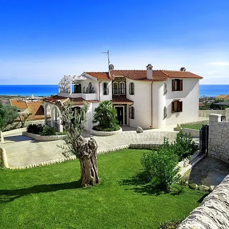 Villa Domus Petraianca-3